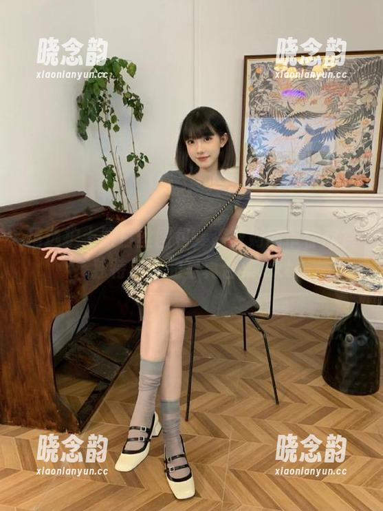 精选护士服白丝图包，森萝财团带你欣赏独特风格的写真合集.txt