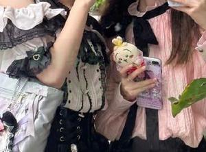 黑丝私房写真新纪元，尽在森萝财团倾情拍摄的天台唯美画卷之中.txt