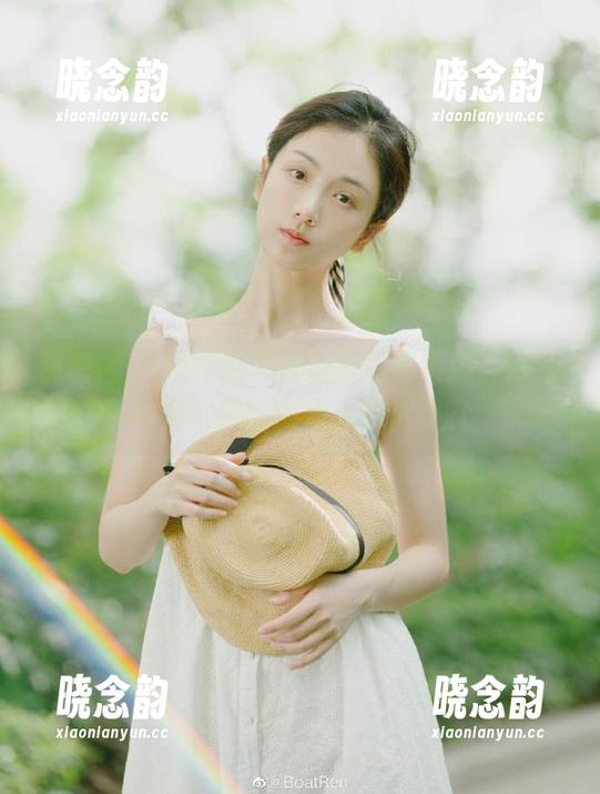 微密圈 - 火龙果羊的最新美图更新，探索一只小野猫的动人瞬间.txt