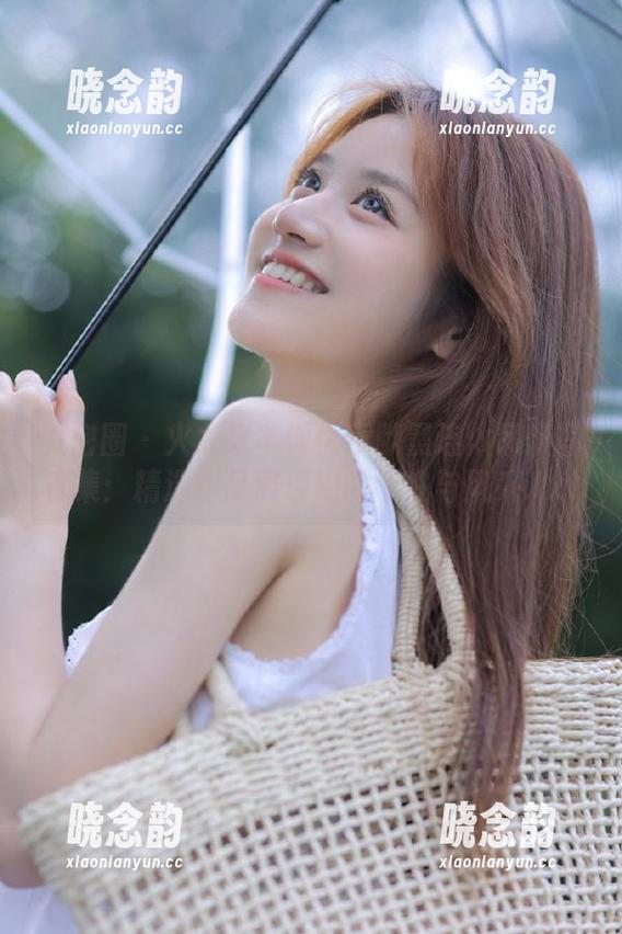微密圈 - 火龙果羊倾情奉献黑连体吊带写真集：精选作品展现她的个性与风采.txt
