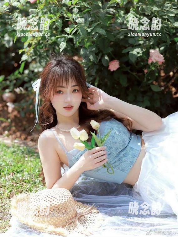 爱美足 - 海椒作品更新！红裙美图如诗如画，邀你共赏她的艺术魅力。.txt