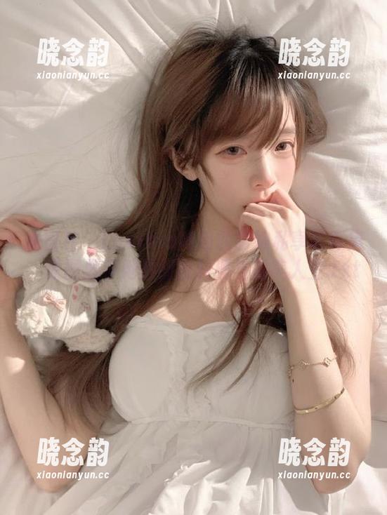 爱蜜社 - Lavinia肉肉的厨娘私享写真集：原图展示她的创意料理与甜美人生.txt