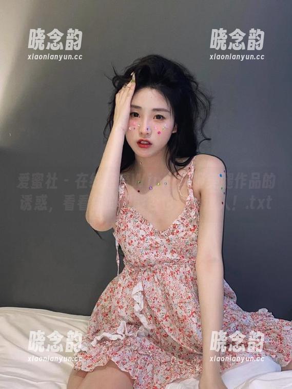 爱蜜社 - 在线感受Winki丝姬美腿作品的诱惑，看看你的腿能否也如此迷人！.txt
