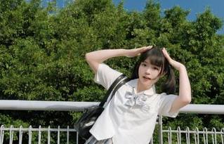 爱蜜社 – 高清图库：冰冰儿泳衣写真，泳池边的perfectday！.txt