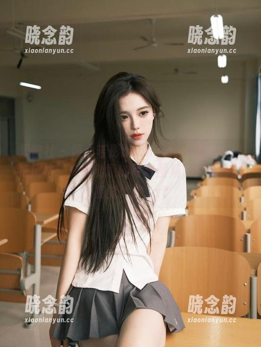 爱蜜社 - 倾心若彤boomboom姐姐的独特风格：充满创意的写真图集，颠覆你的视觉体验.txt