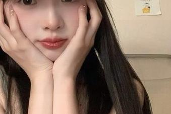 爱蜜社 – 发现“蓝夏Akasha”红裙写真作品，免费分享她的时尚与优雅之美，快来欣赏吧.txt