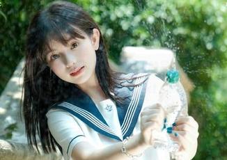 物恋传媒 – 夏日里，佳琪穿着清新校服的写真美照，让你感觉仿佛回到校园！.txt