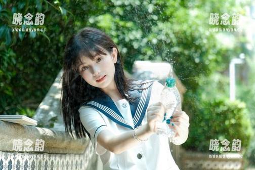 物恋传媒 - 夏日里，佳琪穿着清新校服的写真美照，让你感觉仿佛回到校园！.txt