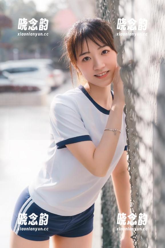 物恋传媒 - 追寻风的痕迹，菲菲的《风里的云》写真套图分享.txt