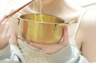 猫萌榜 – 萌琪琪Irene女仆写真作品揭秘，独家资源让你沉醉不已！.txt
