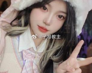蓝白泳装之美，白易子教主无圣光美图尽显迷人魅力.txt