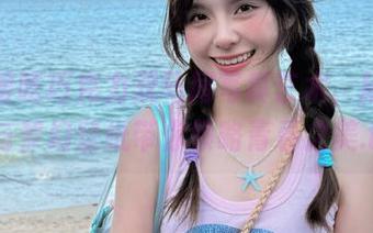白莉爱吃巧克力双马尾写真艺术，精选原图与梦幻壁纸带你领略青春之美.txt