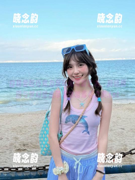 白莉爱吃巧克力双马尾写真艺术，精选原图与梦幻壁纸带你领略青春之美.txt