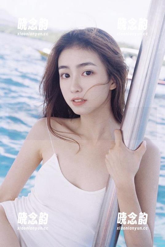 微密圈 - 白衬衫的魅力：禅雨儿Lynne最新写真图包分享，尽显气质.txt