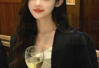 秀人网 – Miko酱的礼服写真，艺术与时尚的结合，立即观看美丽图片.txt