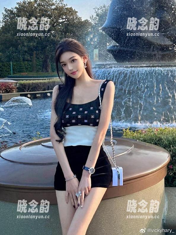 秀人网 - 定制属于你的故事，Mila嘟嘟的温柔写真邀你共同谱写浪漫的诗篇！.txt