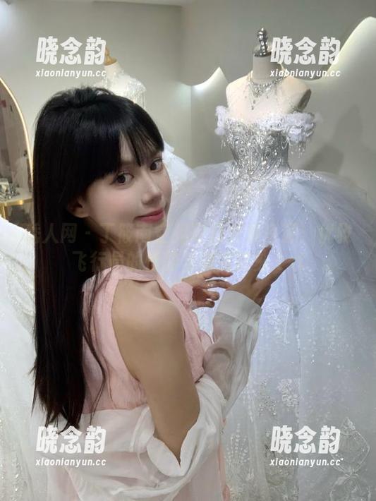 秀人网 - 丁筱南空姐写真合集资源：优雅飞行员的恬静与美丽时刻.txt