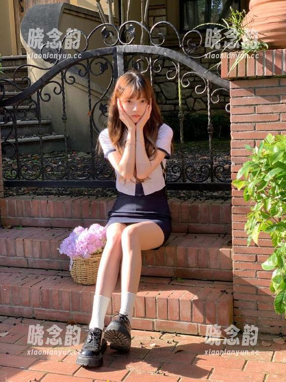 秀人网 - 让心跳加速的瞬间！余虞酱裤里丝写真套图分享，快来欣赏！.txt