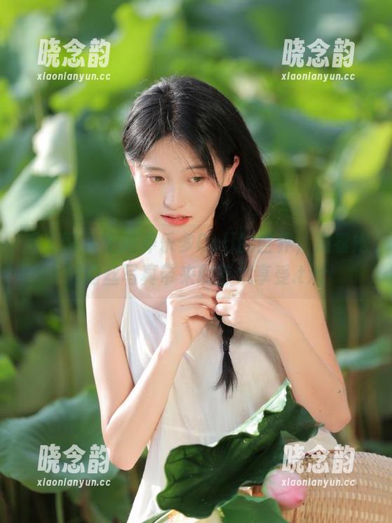 秀人网-养乐多Doll 秀人网 - 走进养乐多Doll的世界,观看她的肉丝写真带来的艺术享受.txt