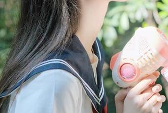 秀人网 – 千夜未来高清礼服图包，探索每一丝细节之美，惊艳你的视觉盛宴！.txt
