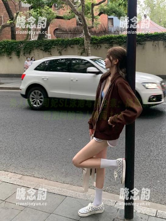 秀人网 - 司妃SL泳池写真合集：捕捉水花四溅间的动人瞬间.txt