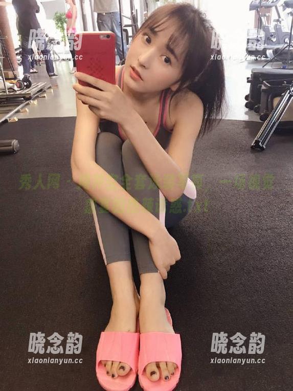 秀人网 - 周井空全套泳装写真，一场视觉盛宴的热辣诱惑.txt