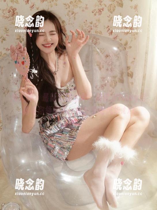 秀人网 - 最新套图出炉，周慕汐baby自拍带你领略不一样的美丽风华.txt