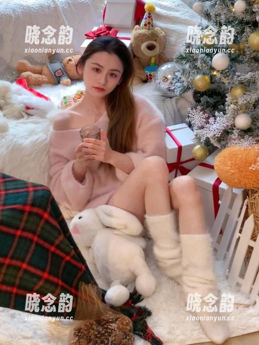 秀人网 - 唐安私房作品：连体衣中的优雅魅力，释放女性的自信之美.txt