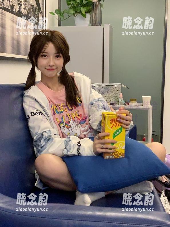 秀人网 - 小海臀Rena与礼服的完美结合，写真分享展现非凡风格.txt
