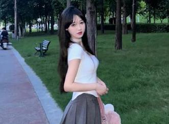 秀人网 – 让小海臀Rena的灰丝写真陪你每一天，壁纸收藏新宠，不容错过！.txt