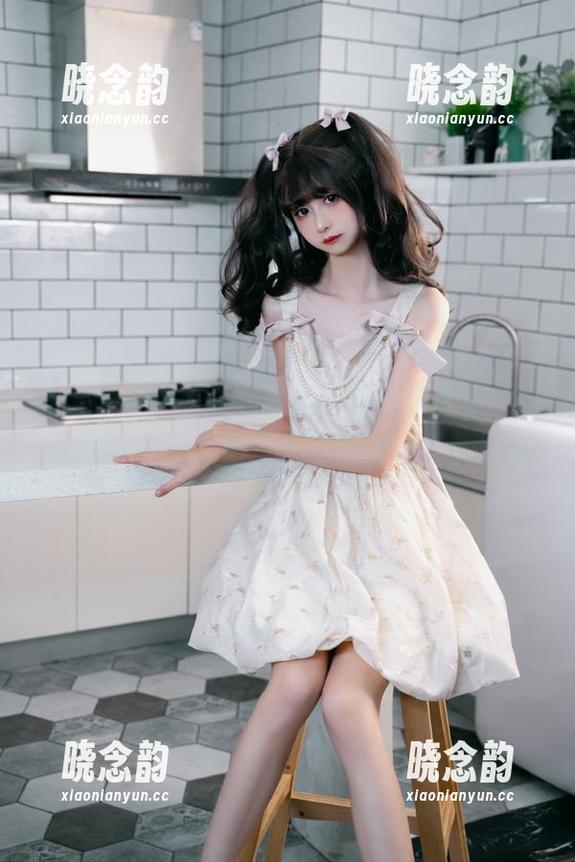 秀人网 - 小蛮妖_honey的美足图集，分享她的时尚之旅与生活点滴的美好.txt