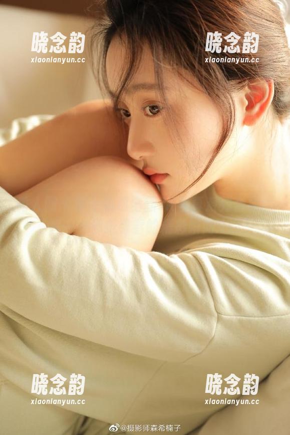 秀人网 - 是小逗逗全新JK写真系列合集：每一张都是青春的精彩瞬间.txt