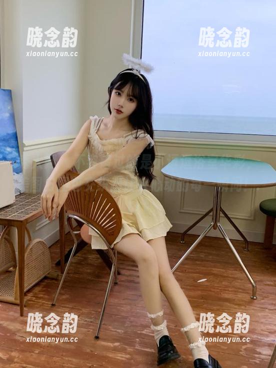 秀人网 - 不容错过的是小逗逗浴室华彩，美图与图包交织出让人心动的每一瞬间！.txt