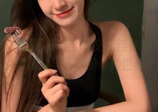 秀人网 – 原图精选：林文文连体衣写真带你走进时尚与艺术的奇妙世界.txt