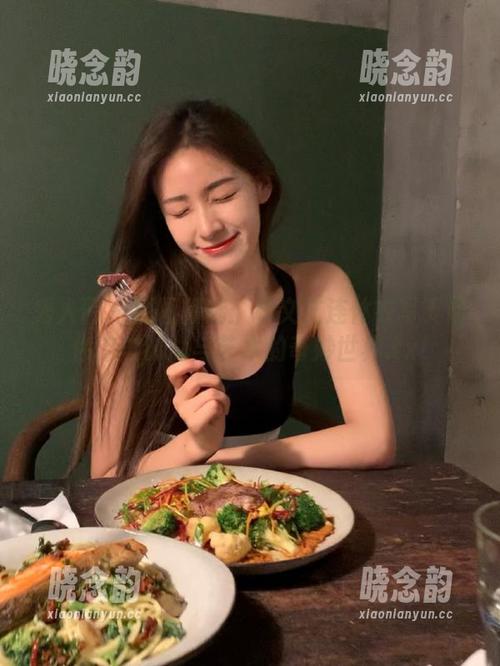 秀人网 - 原图精选：林文文连体衣写真带你走进时尚与艺术的奇妙世界.txt