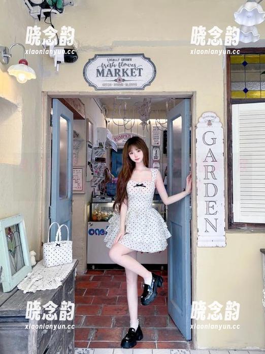 秀人网 - 梦心月的牛仔裤写真作品集：欣赏她的独特原图魅力.txt
