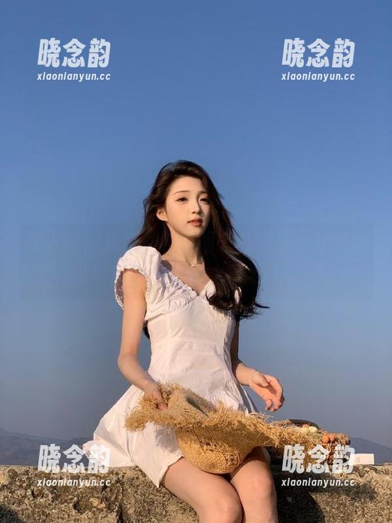 秀人网 - 追随樱桃小阑子的脚步，分享她的户外美图之旅.txt