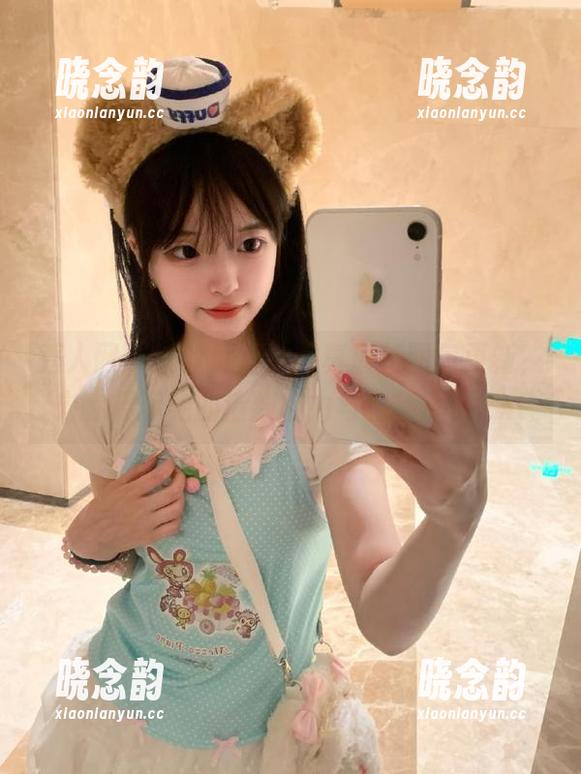 秀人网 - 沈欢欣泳池写真最新图包更新，向你展示她的清新魅力与独特风格.txt
