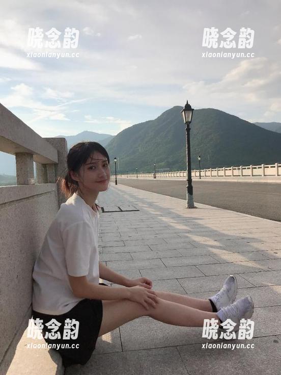 秀人网 - 探索波巧酱短裤写真合集，观看她如何定义时尚与优雅.txt