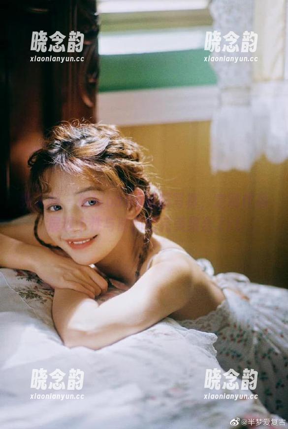 秀人网 - 瑶瑶baby制服写真，定制作品展现个性与时尚的完美结合.txt