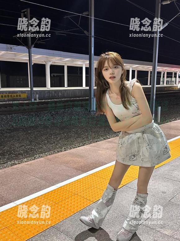 秀人网 - 最新白甜泳衣写真发布，充满活力的照片带你领略夏日海滩的无限魅力.txt