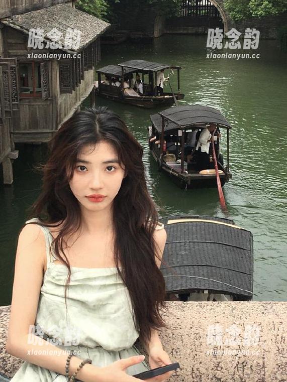 秀人网 - 可爱至极的白白Alina女孩写真：网盘收藏，每一个瞬间都值得！.txt
