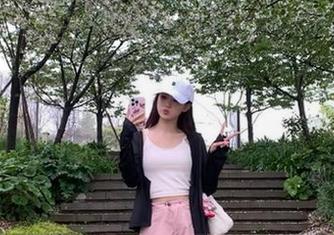 秀人网 – 最新写真大赏：舌尖上的菊花ace呈现细腻剧情与艺术之美.txt