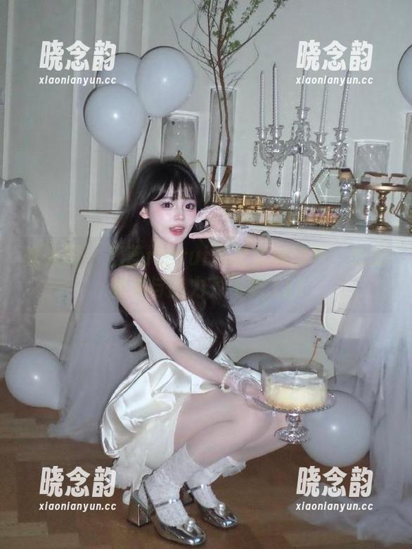 秀人网 - 蕊蕊ruirui内衣女神图包：我的羞涩与魅力齐飞舞.txt