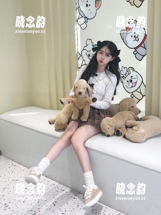 秀人网 - 蛋蛋宝海边私拍合集，展现她的自由与青春.txt