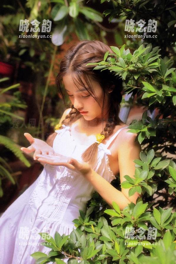 秀人网 - 精美袁圆制服美图，带你下载最诱人的写真瞬间！.txt