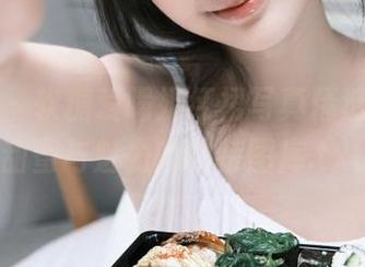 秀人网 – 软糖爱喝奶红裙写真精选，汇聚甜蜜与魅力的独特图库.txt