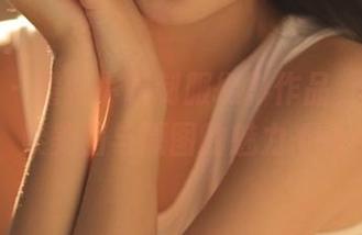 秀人网 – 露露小喵制服摄影作品，带你探索美图与原图的魅力.txt