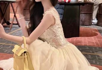 秀人网 – 麻吉小兔子：修女写真背后的秘密，看看这些照片如何‘祈祷’时尚！.txt