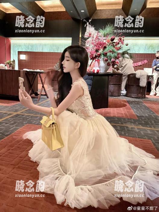 秀人网 - 麻吉小兔子：修女写真背后的秘密，看看这些照片如何‘祈祷’时尚！.txt
